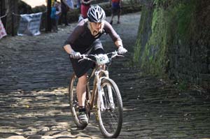 Cycling up the Buttress  - photo: HebWeb