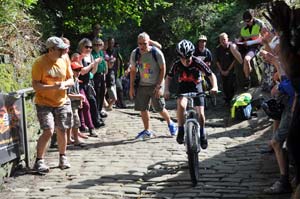 Cycling up the Buttress  - photo: HebWeb