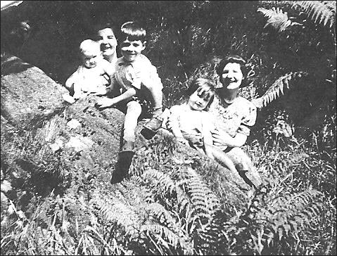 Stan Pierce and family in 1940